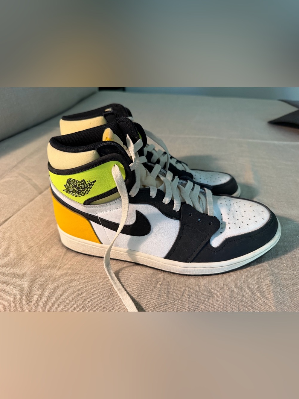 Air Jordan 1 High High Volt Black White Men’s Size 10.5
